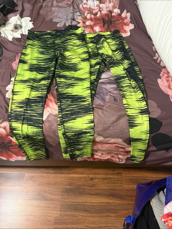 just be free Pants - Neon Lime & Black Women’s Performance Leggings
